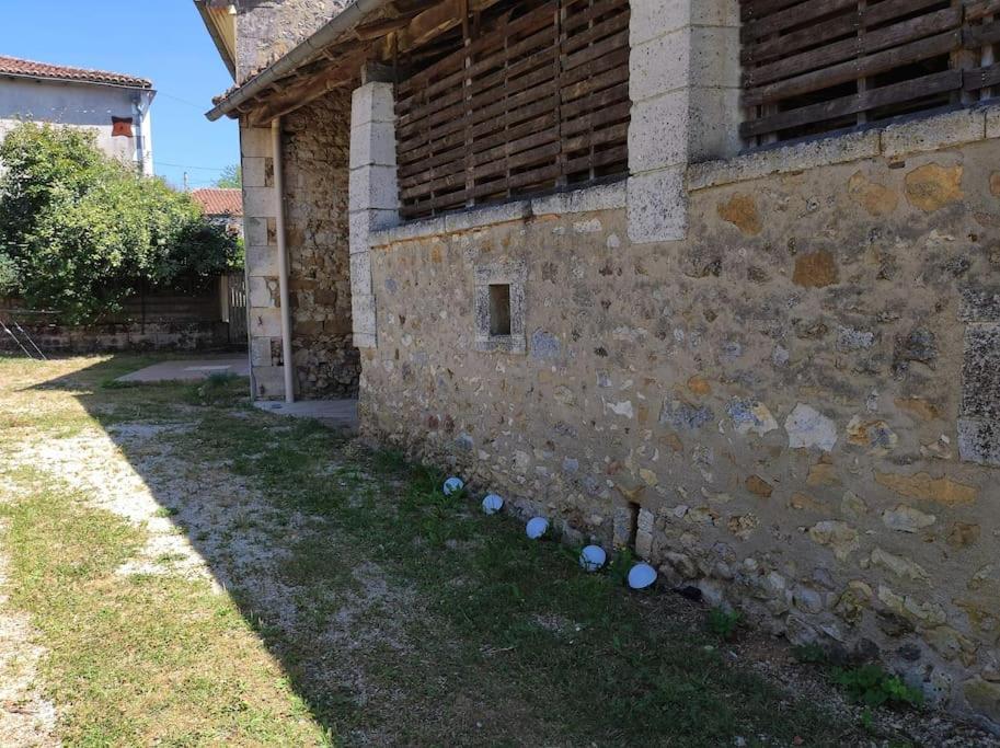 Maison De Campagne, Bulle De Verdure Montbron Екстериор снимка
