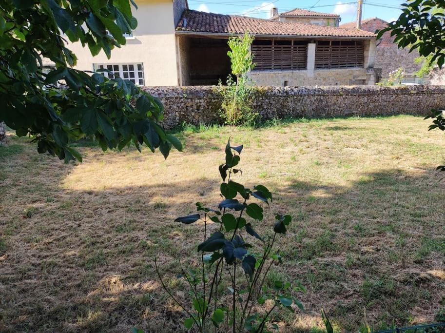 Maison De Campagne, Bulle De Verdure Montbron Екстериор снимка