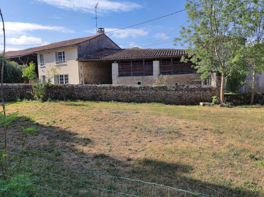 Maison De Campagne, Bulle De Verdure Montbron Екстериор снимка