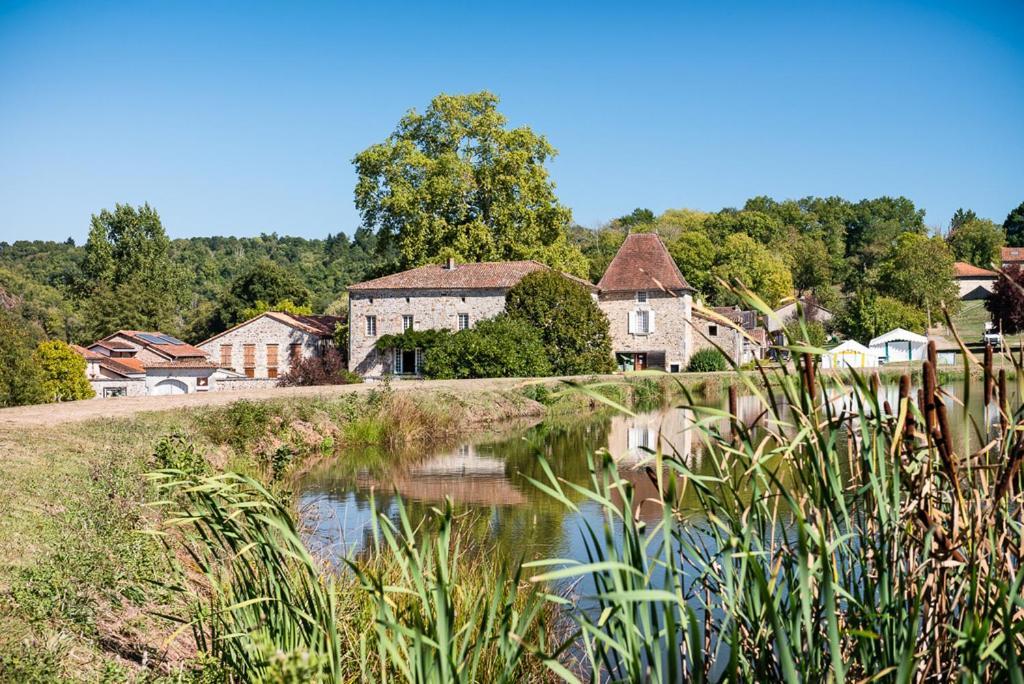 Maison De Campagne, Bulle De Verdure Montbron Екстериор снимка